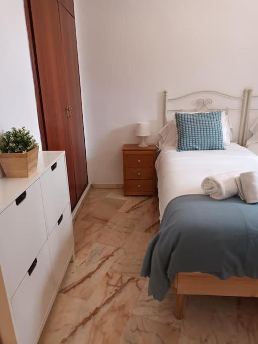 Apartamento Puerta Real Sevilla Kültér fotó