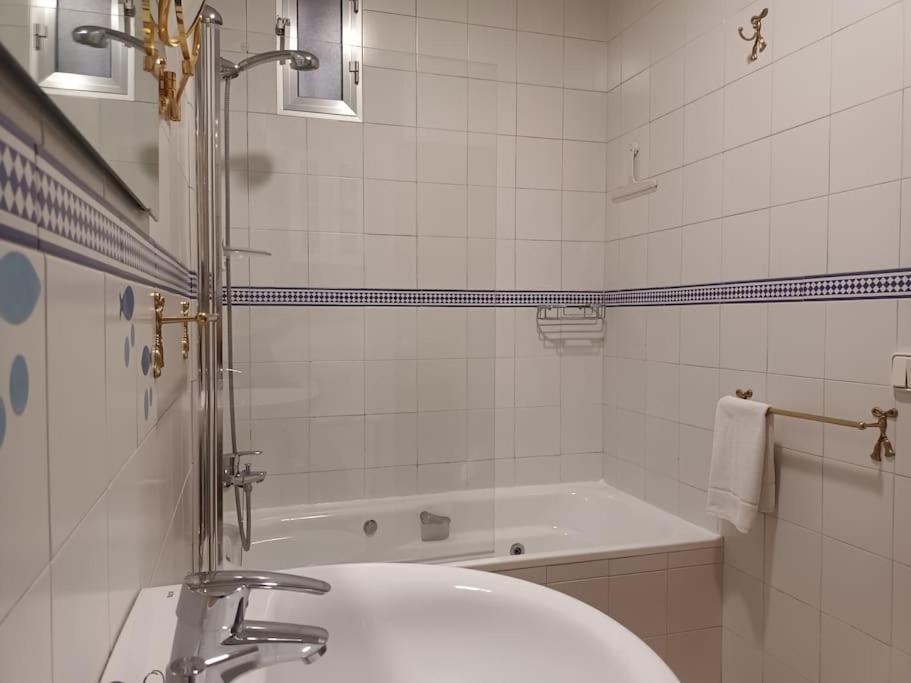Apartamento Puerta Real Sevilla Kültér fotó